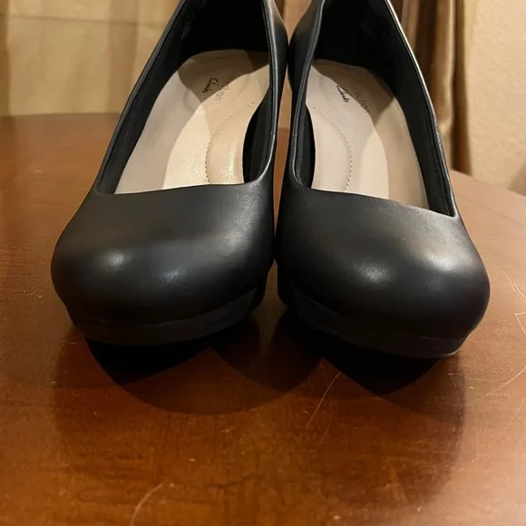 Clarks Ultimate Comfort heels/ pumps. Cushioned insole, arch support. Black. 9 - Picture 13 of 15